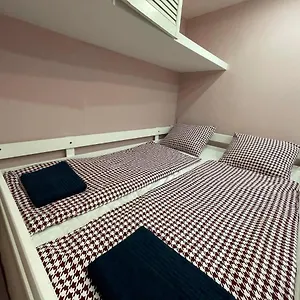 https://deluxe-sapphire-residency-4-br.inbudapesthotels.com