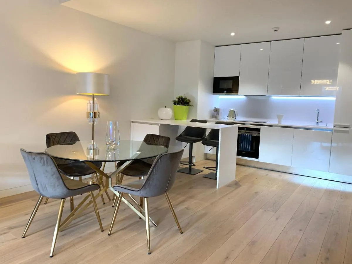 New!! Luxury Avenida Da Liberdade Flat- With Rooftop And Pool Apartment Lisbon
