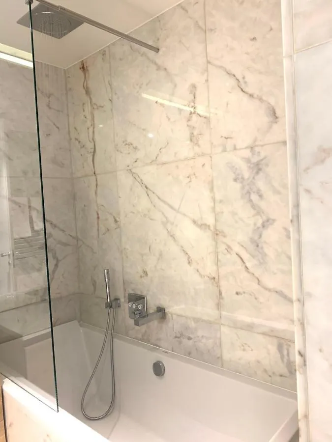 New!! Luxury Avenida Da Liberdade Flat- With Rooftop And Pool Apartment Lisbon