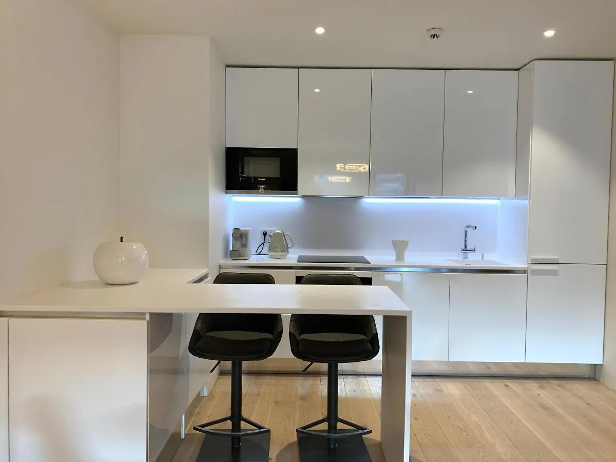 New!! Luxury Avenida Da Liberdade Flat- With Rooftop And Pool Apartment Lisbon