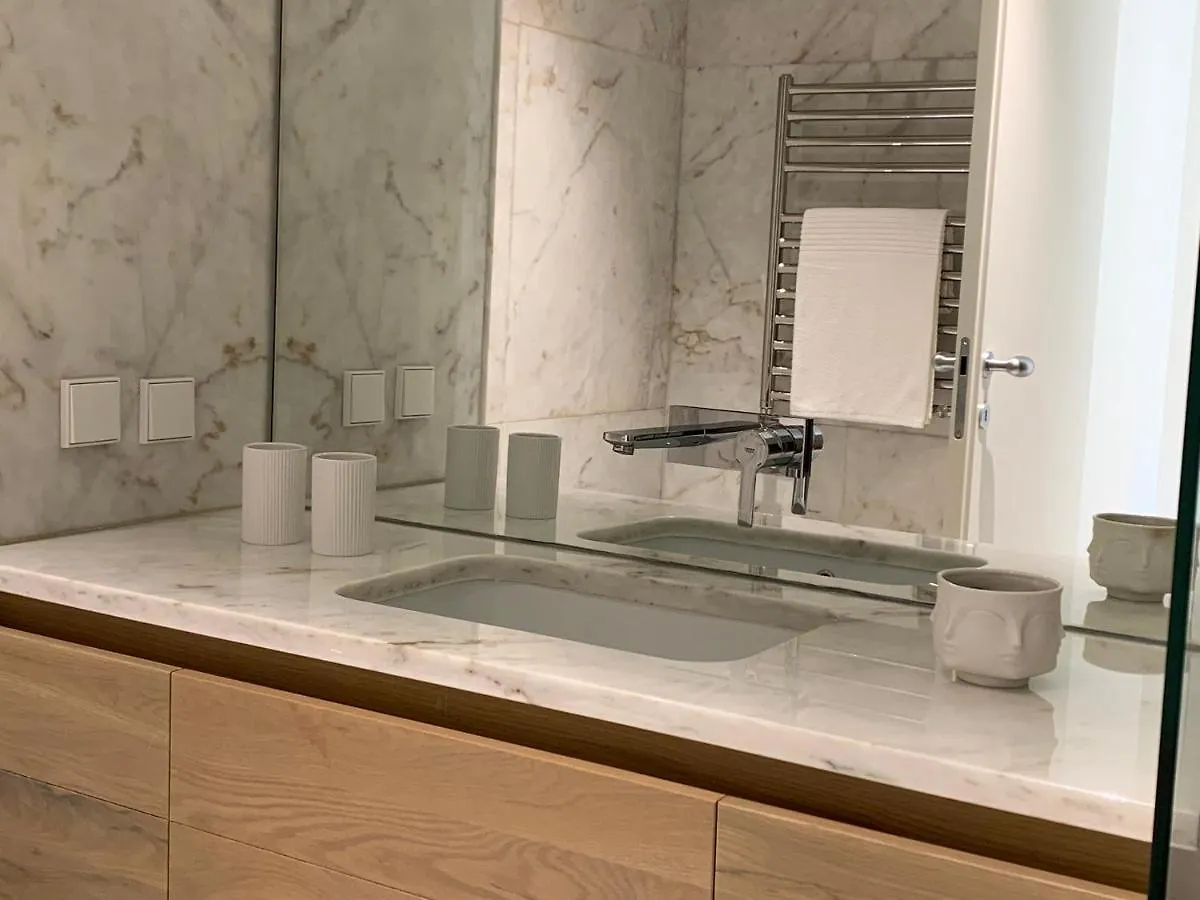 New!! Luxury Avenida Da Liberdade Flat- With Rooftop And Pool Apartment Lisbon